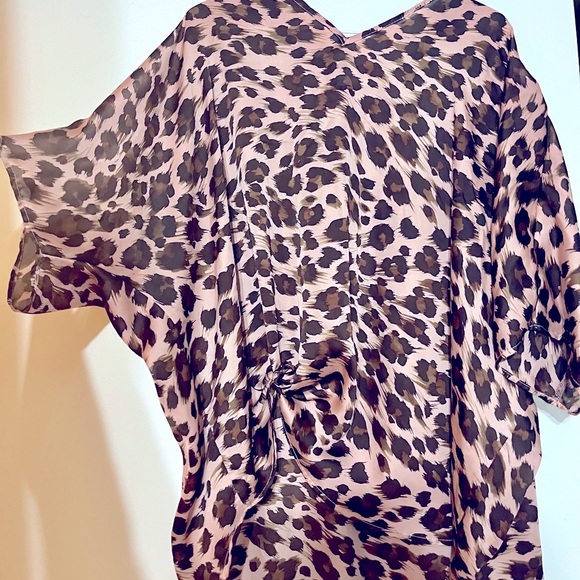 Size medium leopard oversized top - Picture 3 of 4